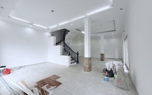 Cho thuê nhà Phạm Hùng, BX Mỹ Đình, 140m2, 4 tầng, MT 8.8m, nhà đẹp, 40Tr